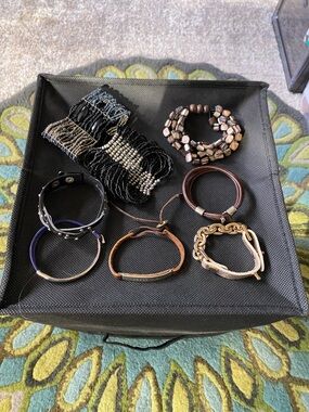 Set of 8 Women’s Bracelets